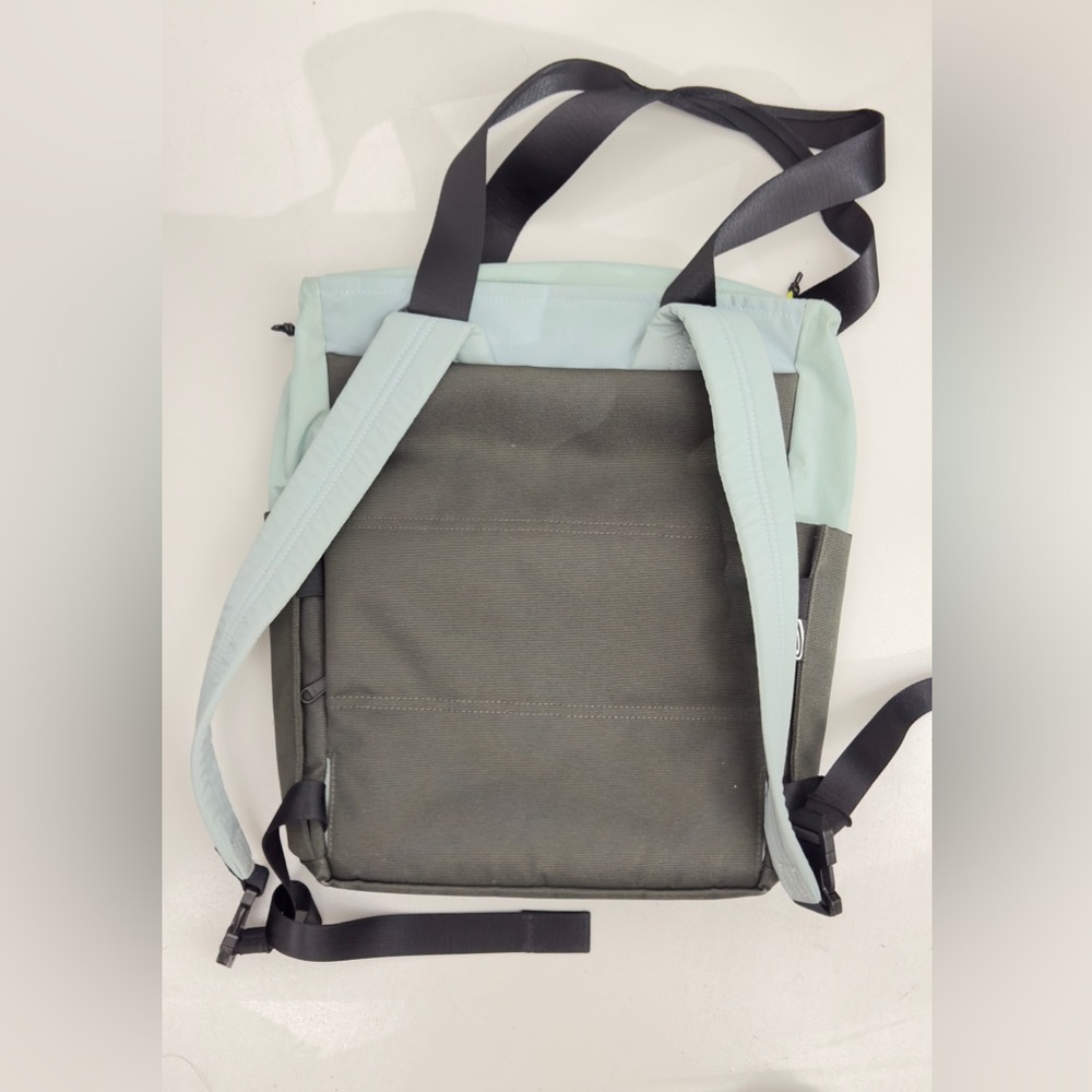 Timbuk2 Two-Tone Tote/Backpack two way carry option - Picture 6 of 6